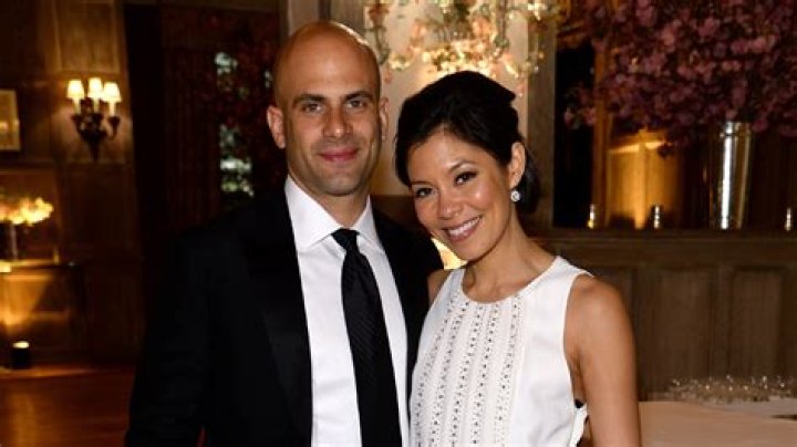 Alex Wagner's Absence Of A Wedding Ring Sparks Speculation