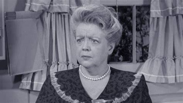 Aunt Bee & Clara // Episode The Bed Jacket 70s Tv Shows, Old Shows