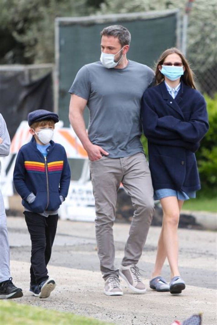 Ben Affleck Wears Cole Kicks With Kids Violet, Seraphina & Sam