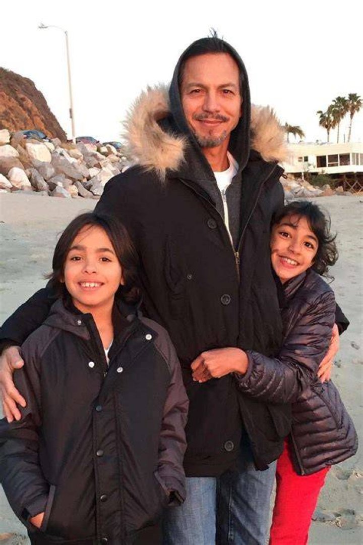 Benjamin Bratt Kids, Daughter Sophia And Son Mateo Bravery