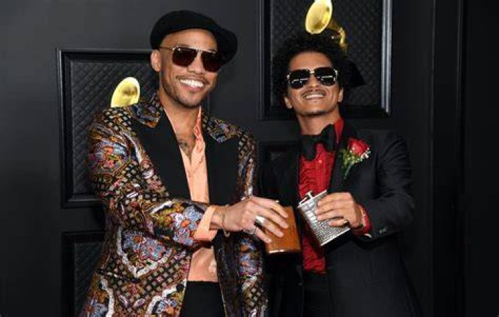 Bruno Mars & Anderson .Paak's 'An Evening with Silk Sonic' Album