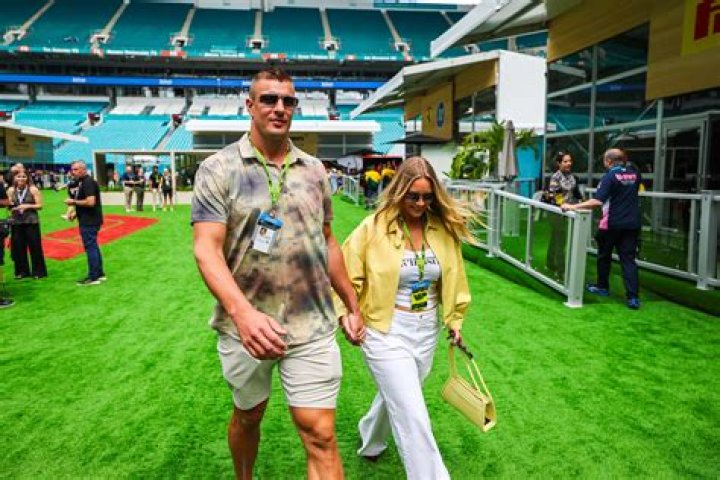 Camille Kostek grabs onfield photo &mdash; and onfield kisses &mdash; with Rob