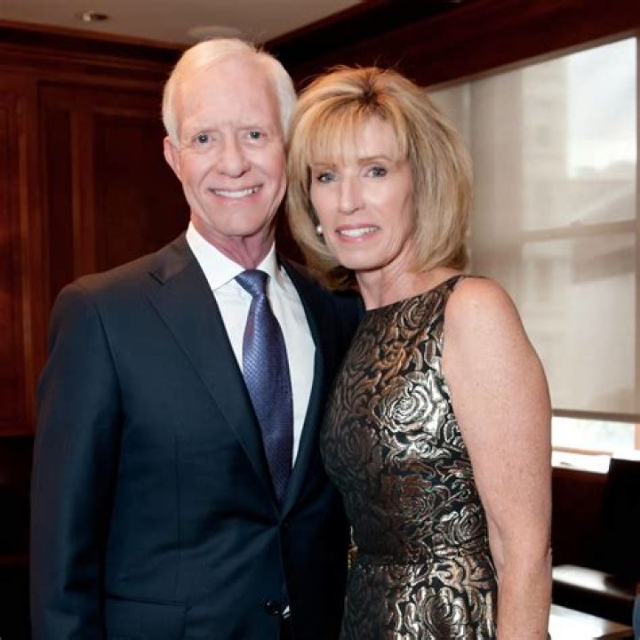 Capt. and Mrs. Sullenberger with their daughters at the NY &ldquo;Sully