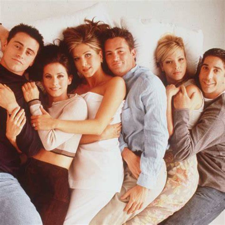 Cast of FRIENDS Ever Hook Up with Each Other Reveals the Truth