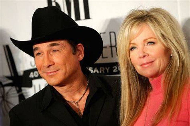 Country Music Memories Clint Black Marries Lisa Hartman