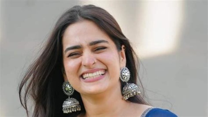 Discover Ayesha Khan's True Age: Uncovering The Truth Behind The Rumors