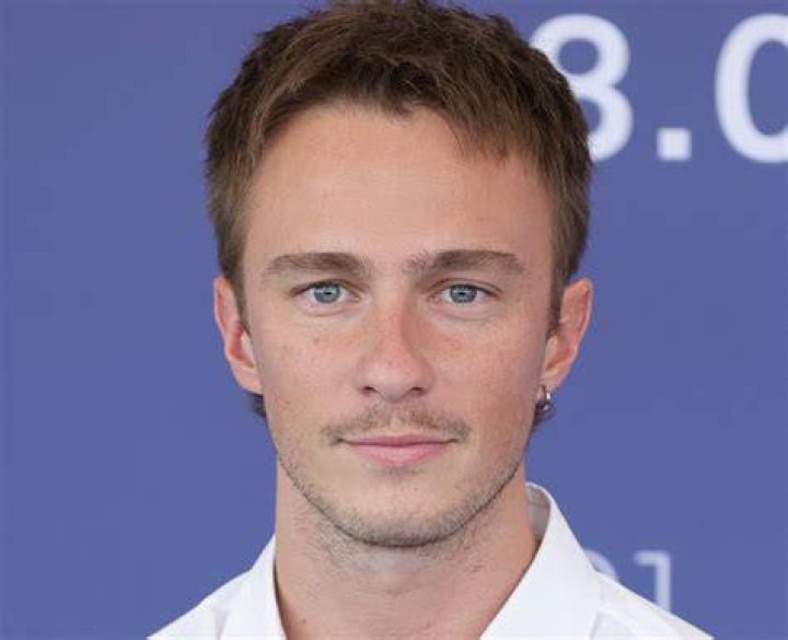Drew Starkey 16 facts about Outer Banks’ Rafe you should know PopBuzz