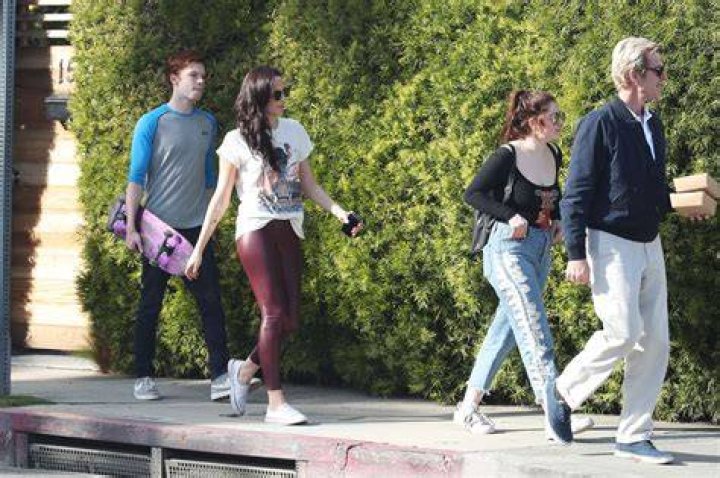 Emma Kenney The Butchers Daughter on Abbot Kinney, Venice 2/16/8 2017