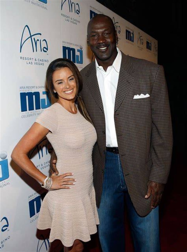 Foto Mulher de Michael Jordan, Yvette Prieto, d&aacute; &agrave; luz duas meninas