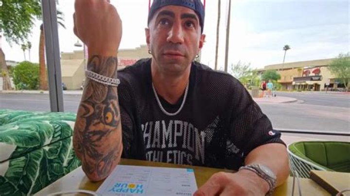 Fousey kicked out of restaurant after bomb threat during IRL stream