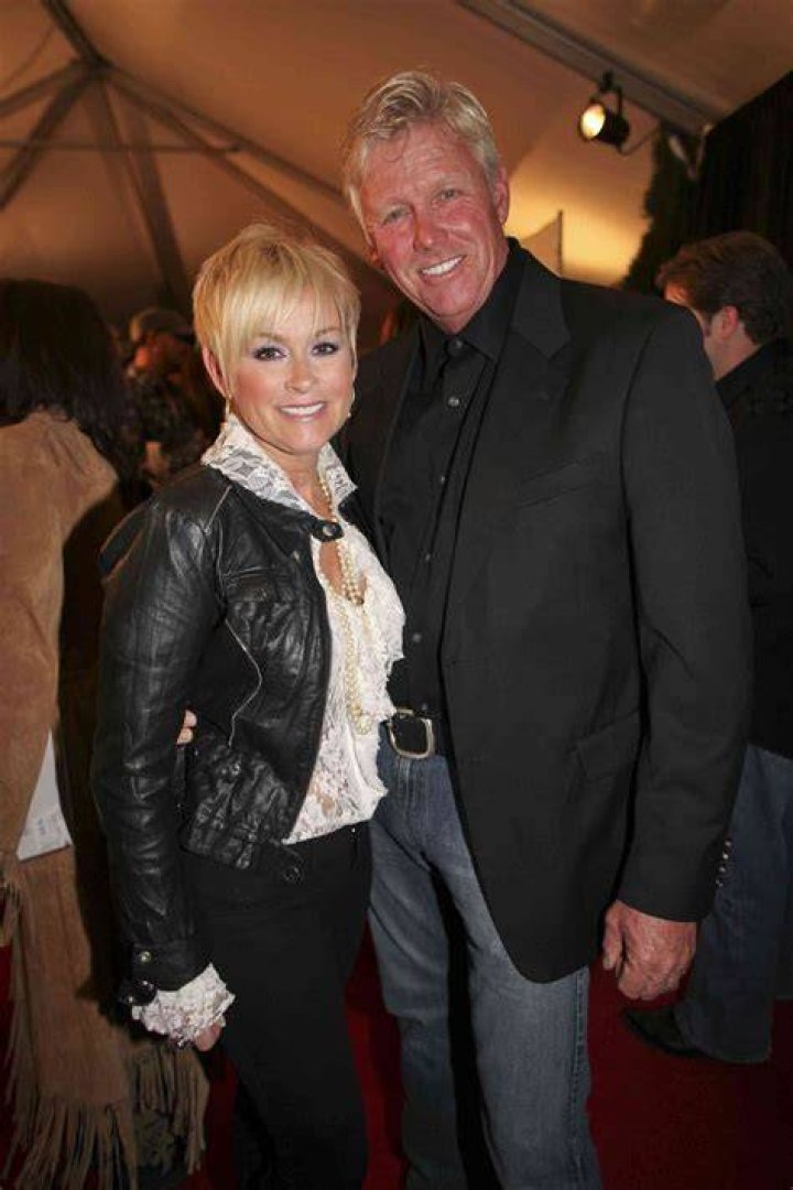 Get The Real Scoop: Uncovering Lorrie Morgan's Age