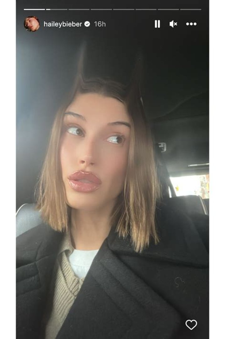 Hailey Bieber x selfie🥰🥰 Short haircut styles, Straight hairstyles