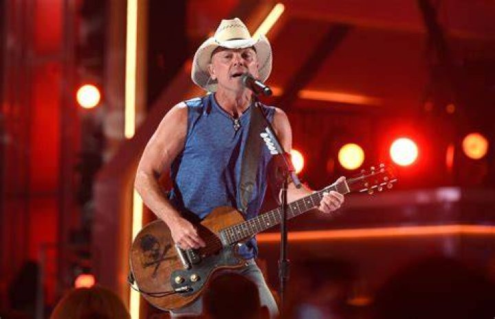Hear Kenny Chesney&rsquo;s live &lsquo;Small Stage Series&rsquo; concert broadcast