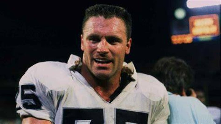 Howie Long Net Worth, Age, Bio, Wife, and Sons