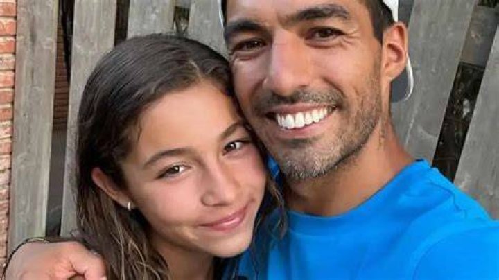 Is Luis Suarez dating a girlfriend? Does he have a wife? (Photos) The