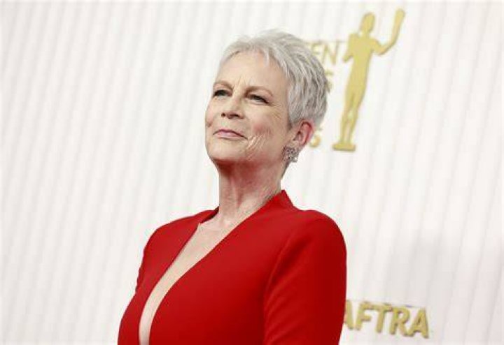 Jamie Lee Curtis Jokes She's 'Jealous' of Knives Out 2 Cast