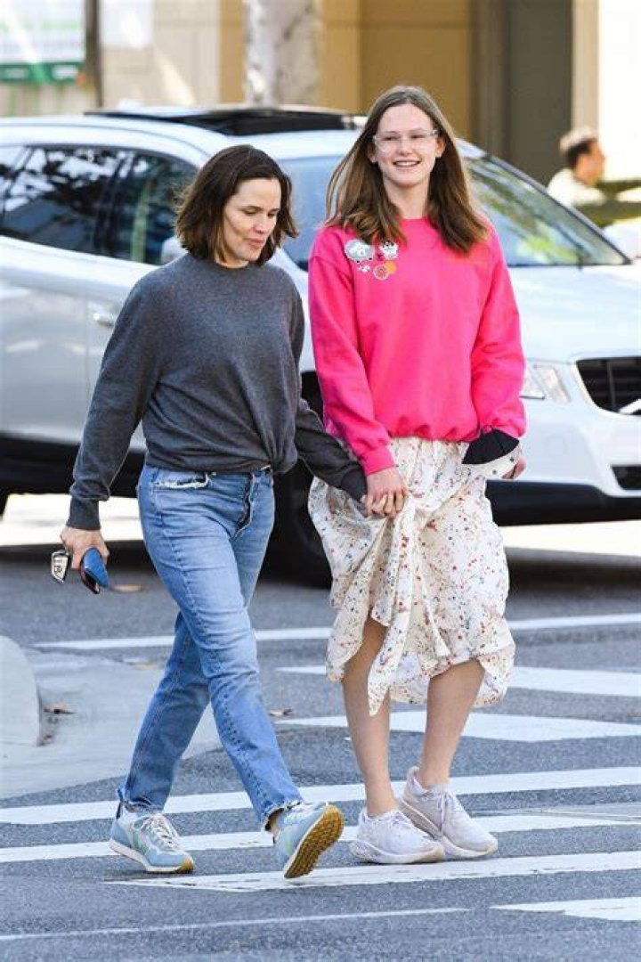 Jennifer Garner and Daughter Violet Look Like Twins During Daily Walk