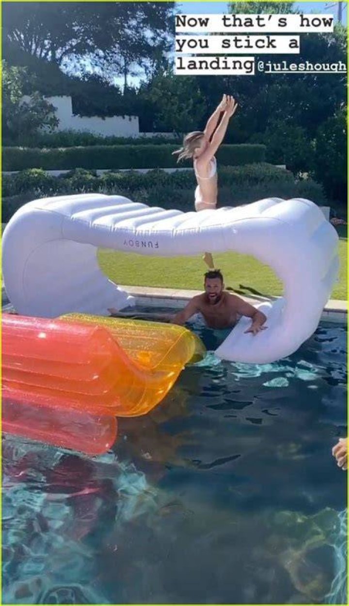 Julianne Hough Celebrates 32nd Birthday Following Split From Brooks