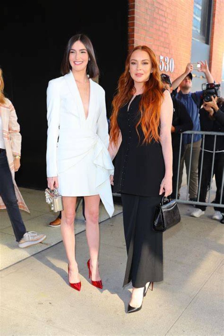 LINDSAY and ALI LOHAN Arrives at Drew Barrymore Show in New York 11/10