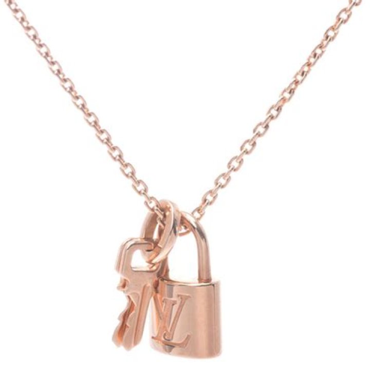 Louis Vuitton V Necklace Rose Goldman