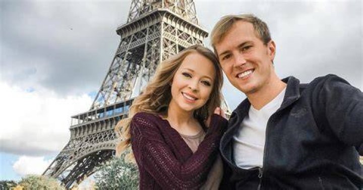Man Sneakily Films His Wife Shopping at Target &mdash; Meet Kay and Tay