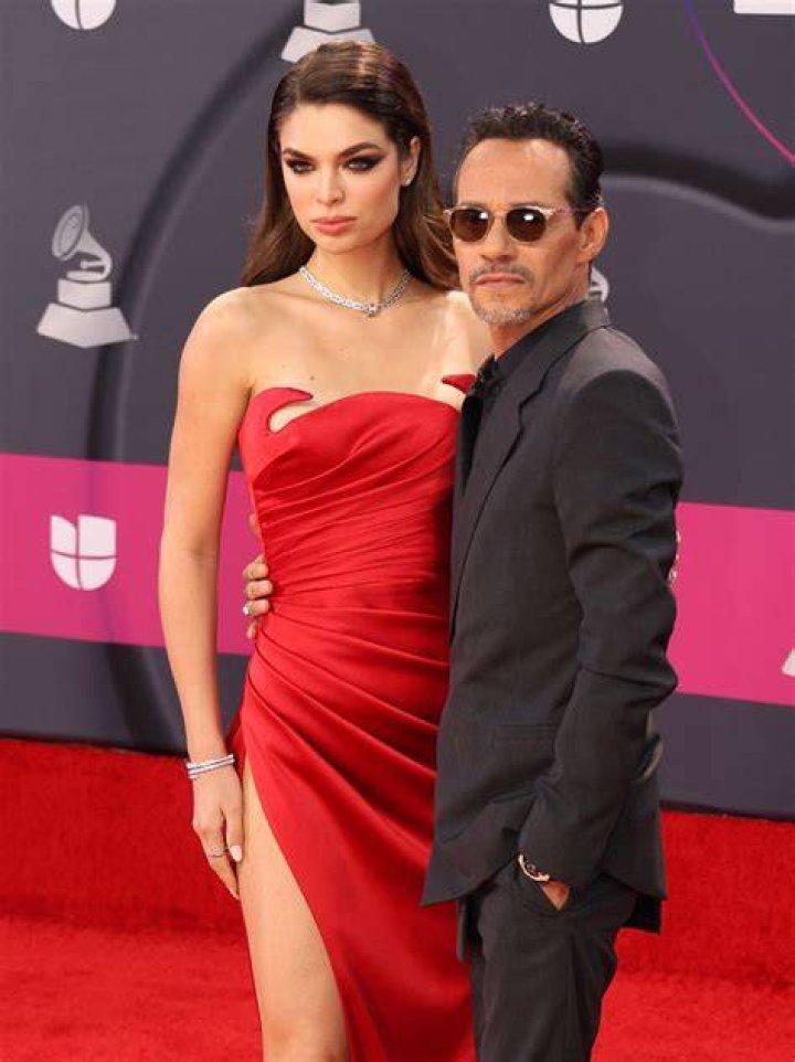 Marc Anthony y Nadia Ferreira confirman que ser&aacute;n padres y comparten