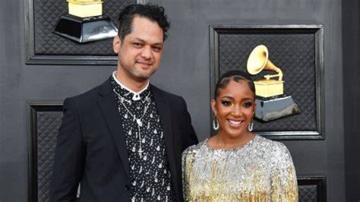 Mickey Guyton Husband Grant Savoy / Who is Mickey Guyton's Husband