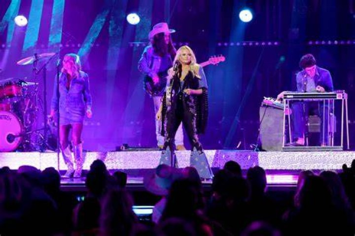 Miranda Lambert rocks an electric pink bodycon dress at the CMA's with