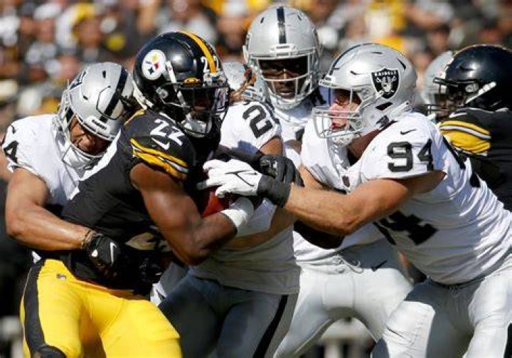 Najee, Damien Harris Praised for "Angry Runs"