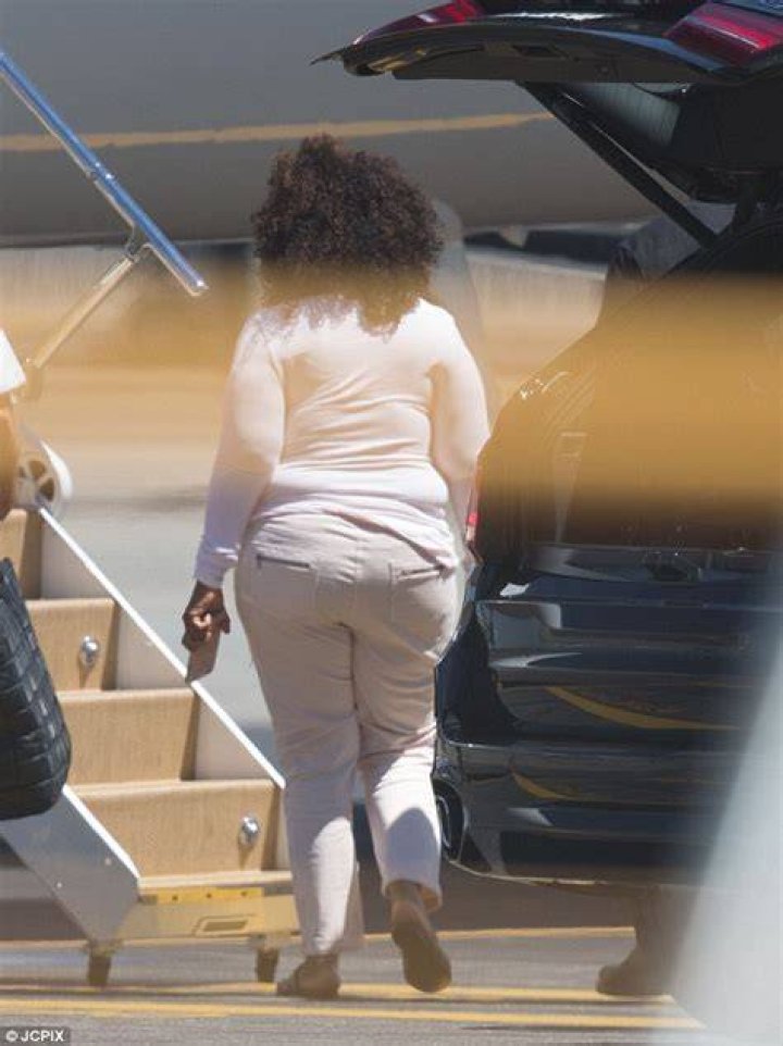 Oprah Winfrey jets to Perth wearing the same cream ensemble she arrived