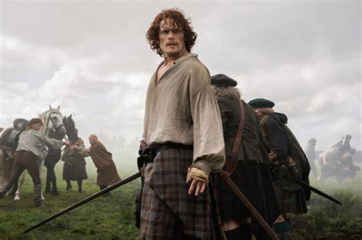 Outlander fans go wild as Sam Heughan creates Tinder profile for Jamie
