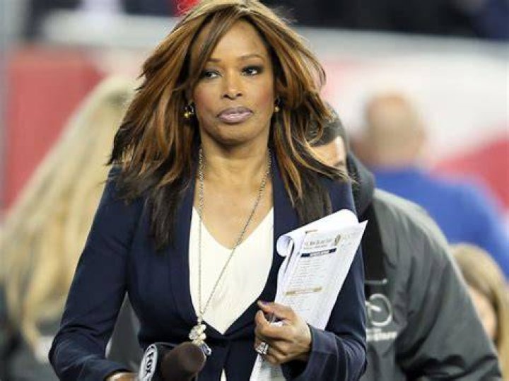 Pam Oliver Q&A On broadcasting longevity, what her job is like, the