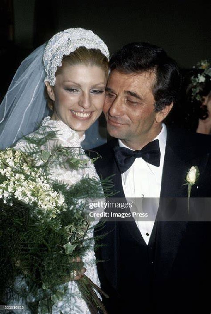 Peter Falk et Shera Danese &agrave; leur mariage en 1977 cr&eacute;dit Ralph