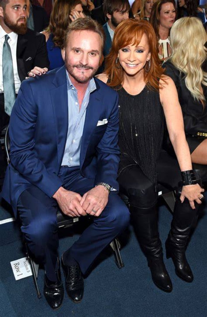 Reba McEntire and Husband Narvel Blackstock Finalize Divorce E! News