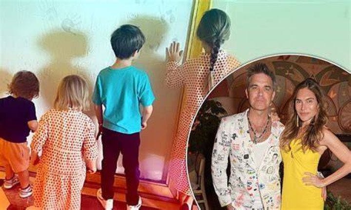 Robbie Coltrane’s Kids Meet His Children and Family In Touch Weekly