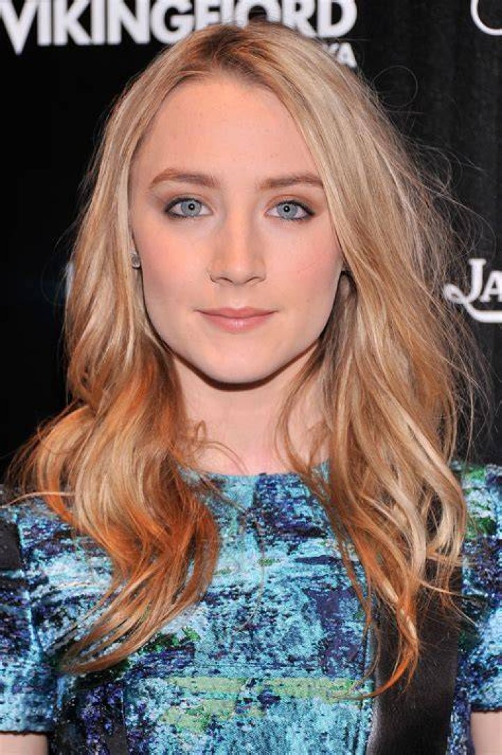 Saoirse Ronan 'strikes up romance with her Mary Queen Of Scots on