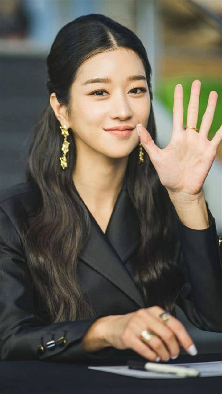 Seo Ye Ji Từ sinh vi&ecirc;n trường b&aacute;o đến n&agrave;ng &ldquo;đi&ecirc;n nữ&rdquo; khuynh đảo m&agrave;n ảnh