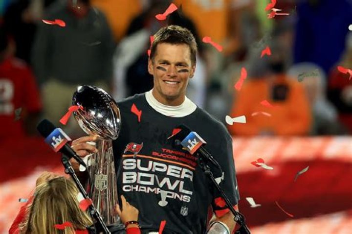 Tom Brady's Mom Teases Him After His Old Patriots Games Air All Day