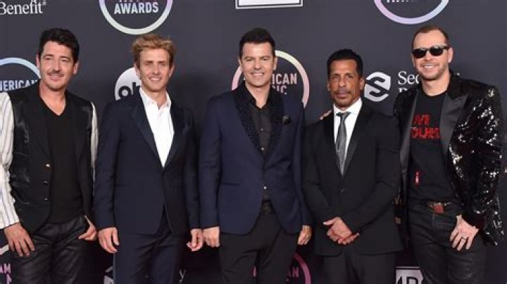 Uno de los New Kids On The Block se casa y no les invita