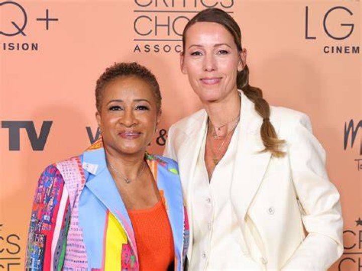 Wanda Sykes 2019 Wife, net worth, tattoos, smoking & body measurements