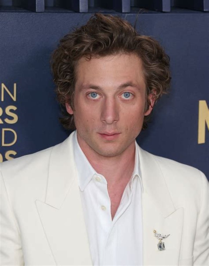 What Do Jeremy Allen White's Tattoos Mean? POPSUGAR Beauty UK