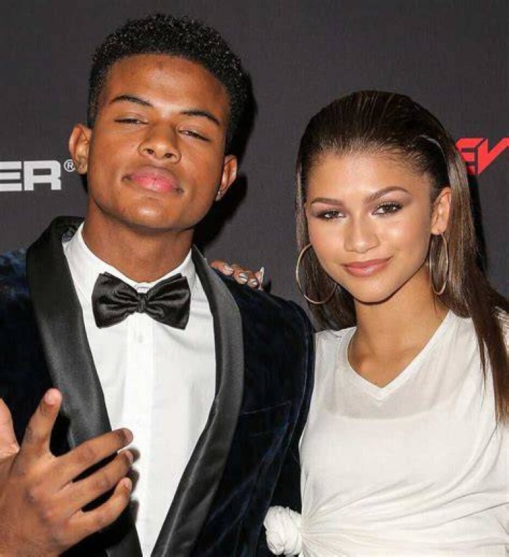 Zendaya Boyfriend Dating, Past Relationships, Love Life, Single